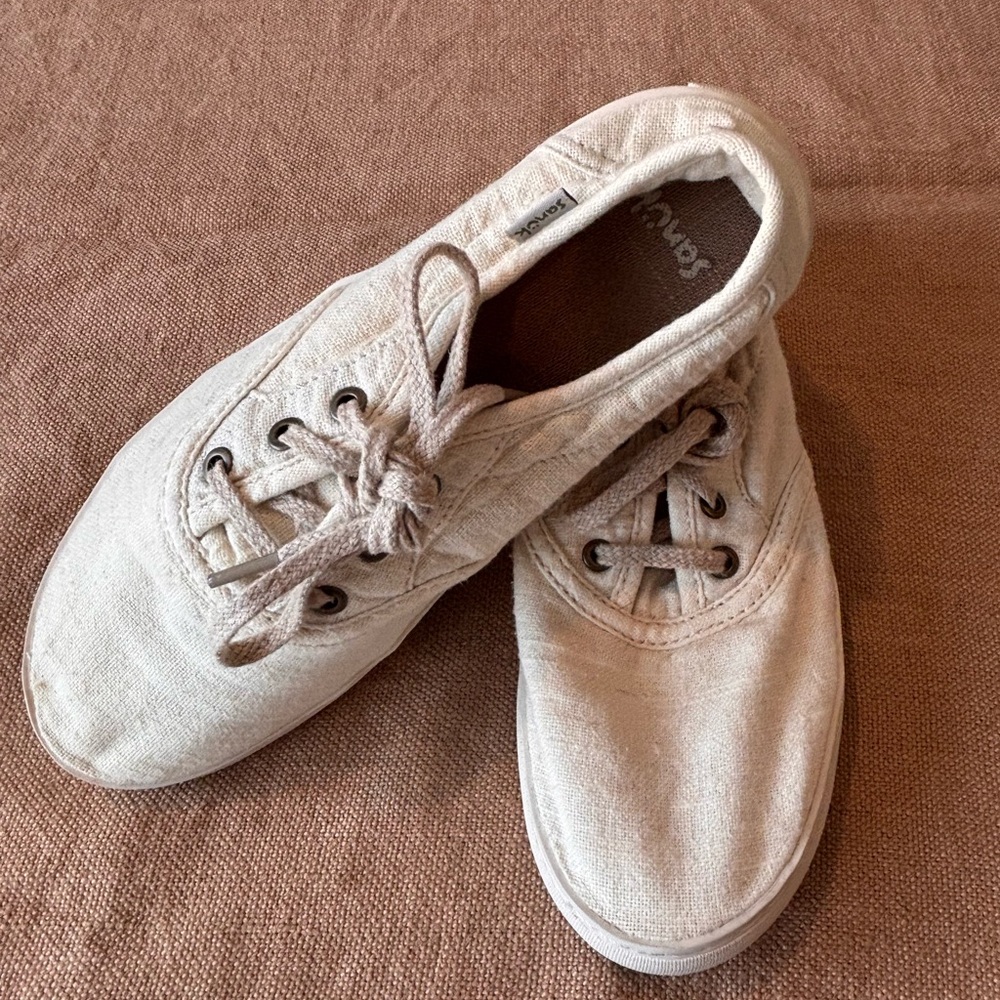 Sanuk sneakers